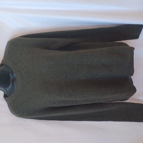 Old Navy Ribbed Crewneck long sleeve sweater, Green/Olive/khaki, Size M - Picture 1 of 6